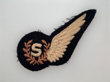 R.A.F. Signaler 'S' cloth half wing