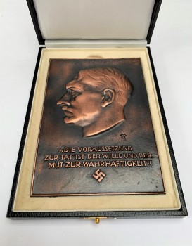 The 'Fuhrer Plaque' award in presentation case.