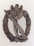 Army Infantry Assault Badge in Silver. EXCEPTIONAL  AGED FINISH