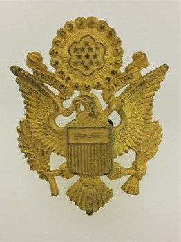 GENUINE WWII U.S. Army officers metal cap badge.