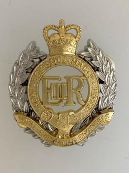 Royal Australian Engineers Metal Beret Cap Badge