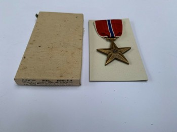 GENUINE 1945 WW2 BOXED U.S.Bronze Star medal UNCAS